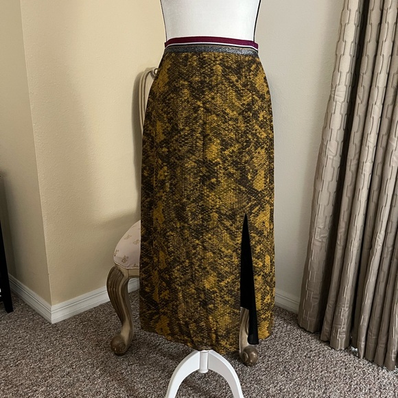SAYLOR Dresses & Skirts - SAYLOR Snake Print Black & Gold w/Metallic Waistband Midi Skirt. Size Small